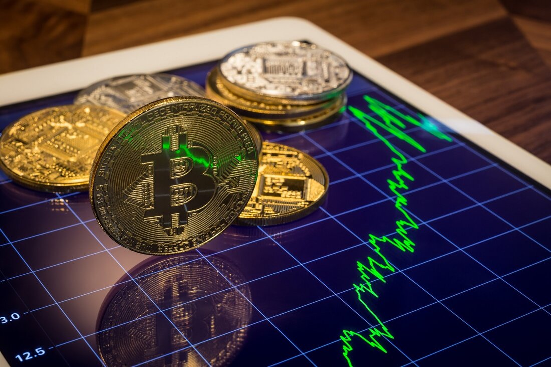 Die zentralen Thesen Langfristige Inhaber sammeln Bitcoin an, wobei zwei Drittel des Angebots seit über einem Jahr stagnieren Unser Head of Research, Dan Ashmore, schreibt, dass auch die Liquidität auf der Nachfrageseite versiegt, da die Auftragsbücher dünn sind und Stablecoins aus den Börsen fliehen Dies wird kurzfristig die Volatilität erhöhen und Bitcoin offen für aggressive Bewegungen nach oben und unten machen Langfristig sind die Auswirkungen eines schwindenden Angebots eine andere Diskussion, aber im Moment ist das Risiko auf den ohnehin schon riskanten Kryptomärkten erhöht Es wird viel nachgefragt Bitcoin. Geben die Institutionen es nach einem katastrophalen Jahr 2022 auf, in …