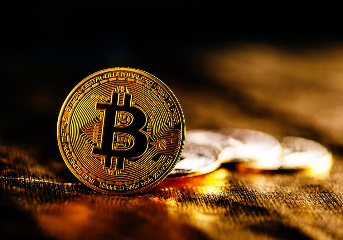 Der Spot-Bitcoin-ETF (IBIT) von BlackRock verfügt über ein Vermögen von fast 20 Milliarden US-Dollar und liegt derzeit unter den besten 3 % aller ETFs. IBIT und FBTC verzeichneten 59 Tage lang Zuflüsse – eine Serie, die die beiden zu den Top-20-ETFs macht. In der Zwischenzeit könnte der Bitcoin-Preis inmitten von Spot-ETFs und einer sich halbierenden Stimmung ein neues Allzeithoch erreichen. Der Spot-Bitcoin-ETF (IBIT) von BlackRock übertrifft seine Mitbewerber weiterhin, da die Zuflüsse stark ansteigen. Die Daten zeigen auch, dass IBIT nicht nur in Bezug auf die längste Serie von Zuflüssen in Folge zu den Top 20 gehört, sondern auch in …