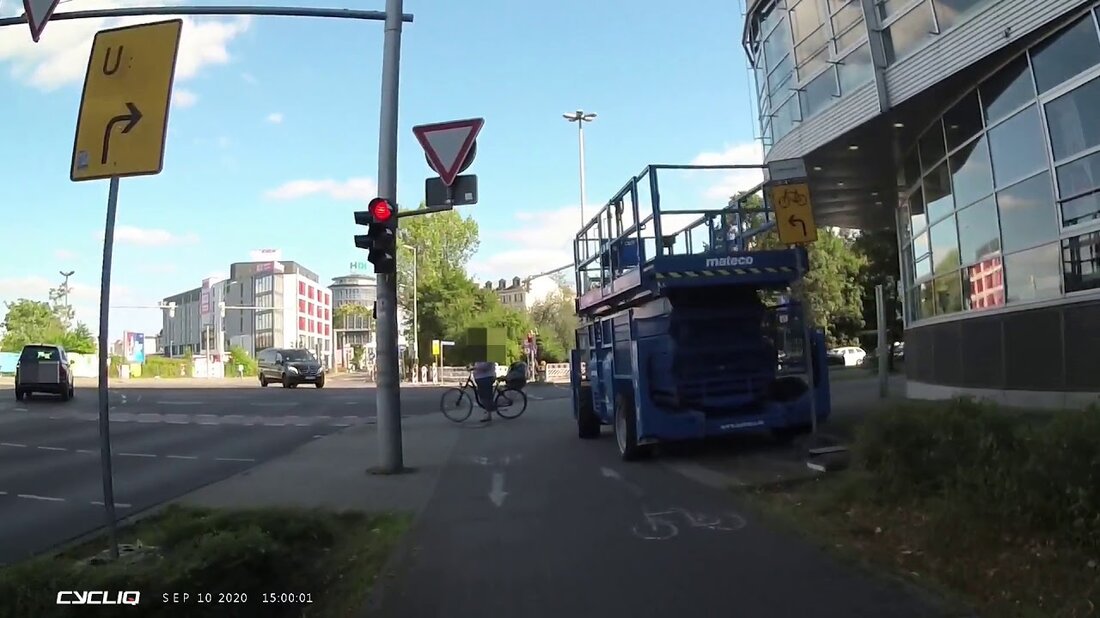 – powered by 1 Liter Cappuccino 😀 — WICHTIG: ADFC Fahrradklimatest — https:// Fahrradklima-test.adfc.de/tei… — Was seht ihr auf meinem Kanal? — Ich zeige euch den Stadtverkehr in Leipzig aus Fahrradfahrersicht und gebe dafür uneingeschränkt meinen Senf 🙂 Um regelmäßig neue Folgen bringen zu können, habe ich die Länge auf ca. 5 Minuten pro Video begrenzt . An Material mangelt es nicht, aber Zeit zum Verpixeln 😉 — Videospenden — Weil ich Anfragen bekommen habe: Ja, es ist jetzt auch möglich, mir Videospenden von euch zu schicken. Wichtig ist mir, dass es sich um exklusives Material handelt. Niemand mag es, …