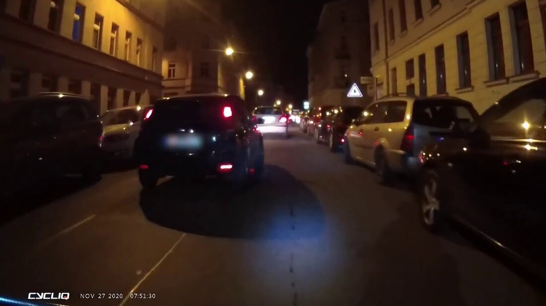 Es tut mir leid – diesmal stöhne ich (wieder)! — Was kannst du auf meinem Kanal sehen? — Ich zeige Ihnen den Stadtverkehr in Leipzig aus der Sicht eines Radfahrers und übergebe meinen unqualifizierten Senf 🙂 Derzeit ist geplant, nur alle 2 Wochen ein 5-minütiges Video zu zeigen, da ich keine Zeit habe zu pixelieren. — Videospenden — Da ich Anfragen erhalten habe: Ja, es ist jetzt auch möglich, mir Videospenden von Ihnen zu senden. Es ist mir wichtig, dass es sich um exklusives Material handelt. Niemand mag es, Clip xy hundertmal in einer Zusammenstellung zu sehen. Nachdem Ihr Clip …