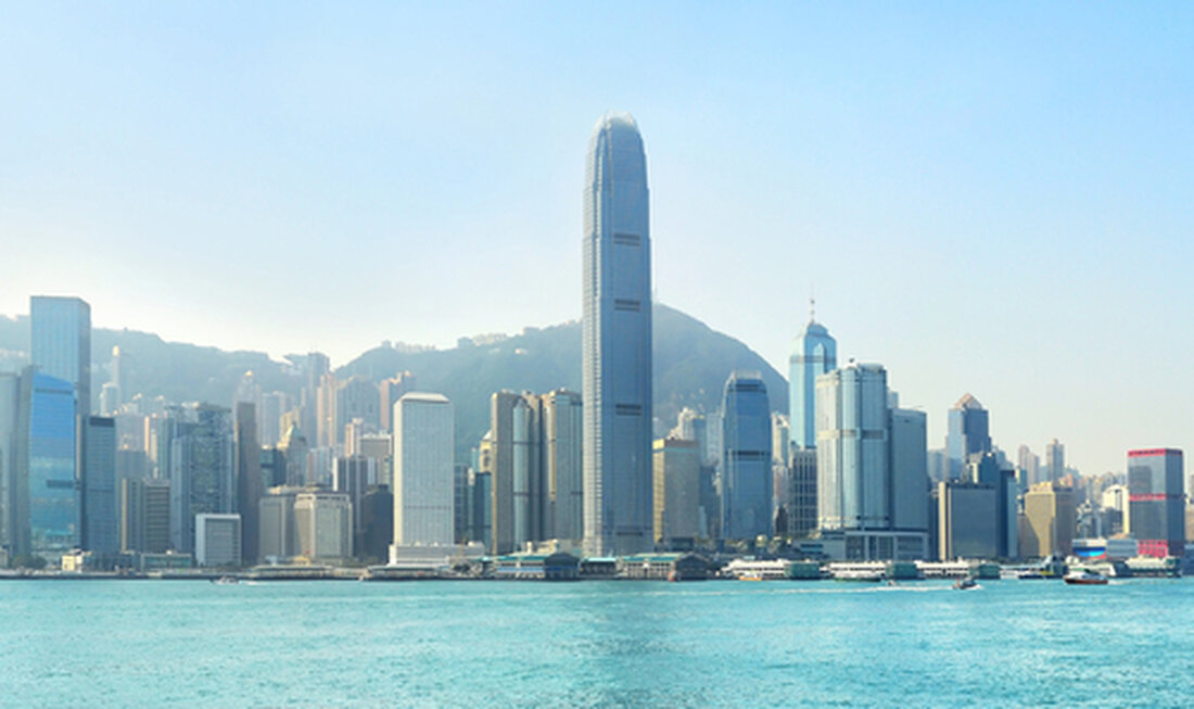 Die zentralen Thesen Eine Regulierungsbehörde in Hongkong hat bekannt gegeben, dass DeFi-Projekte regulatorischen Anforderungen unterliegen könnten. Die SFC sagte, dass DeFi-Aktivitäten in den Anwendungsbereich der Securities and Futures Ordinance fallen. Hongkongs neues Lizenzsystem für Handelsplattformen für digitale Assets tritt im Juni 2023 in Kraft DeFi-Projekte könnten in Hongkong regulatorischen Anforderungen ausgesetzt sein Keith Choy, Interimsleiter der Intermediäre bei der Securities and Futures Commission (SFC) von Hongkong, gab am Mittwoch, den 12. Laut SFC fallen DeFi-Aktivitäten in den Anwendungsbereich der Securities and Futures Ordinance und unterliegen denselben regulatorischen Anforderungen wie Traditional Finance (TradFi). Choy erwähnte dies, als er auf dem Web3 …