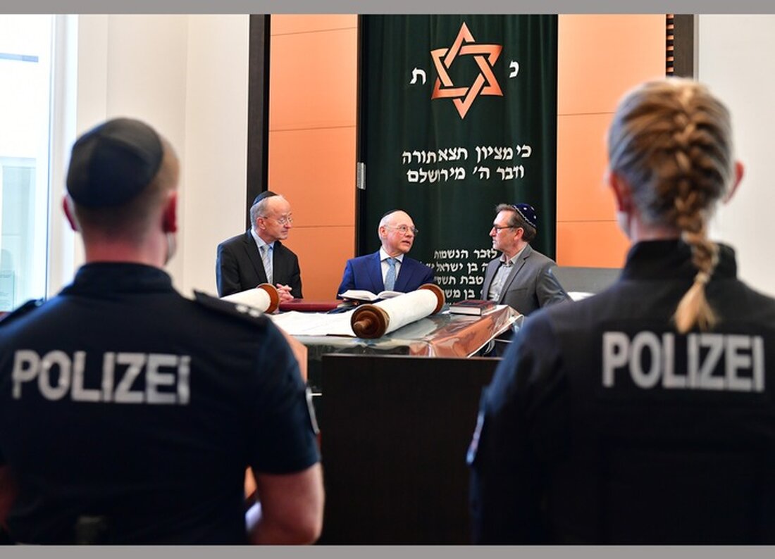 Vom 24. bis 28. März veranstaltet die Polizeidirektion Osnabrück die Demokratiewoche "Menschenwürde schützen!" mit vielfältigen Angeboten für ihre Mitarbeiter.