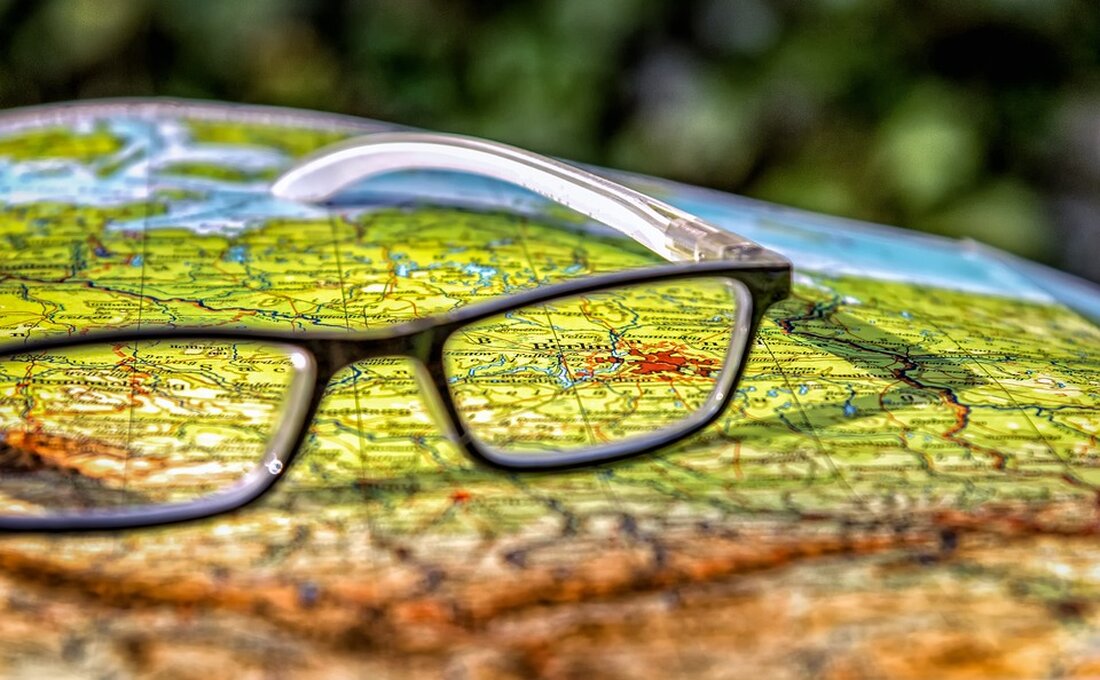 Titel: Baumbewässerung in Berlin: Sebastian Herges setzt sich ehrenamtlich für den Klimaschutz ein Berlin – Sebastian Herges ist ein außergewöhnlicher Hobbyläufer, der bei jedem Berliner Halbmarathon organisiert von SCC-Events, seine Gießkanne „BerlinerBäumeWässerer“ über die gesamten 21 Kilometer hinweg in der Hand trägt. Sein Anliegen ist dabei klar: Bäume brauchen Wasser! Dieses Bewusstsein möchte er nicht nur in seiner Wohngegend, der Süd-Neuköllner Hufeisensiedlung, fördern, sondern auch in allen Berliner Bezirken und von allen Menschen. Dabei können öffentliche Wasserpumpen genutzt werden, und der Gießkompass giessdenkiez.de bietet Informationen darüber, welche Bäume Wasser benötigen. Die Auswirkungen der Klimakatastrophe machen auch vor Berlin nicht halt. …