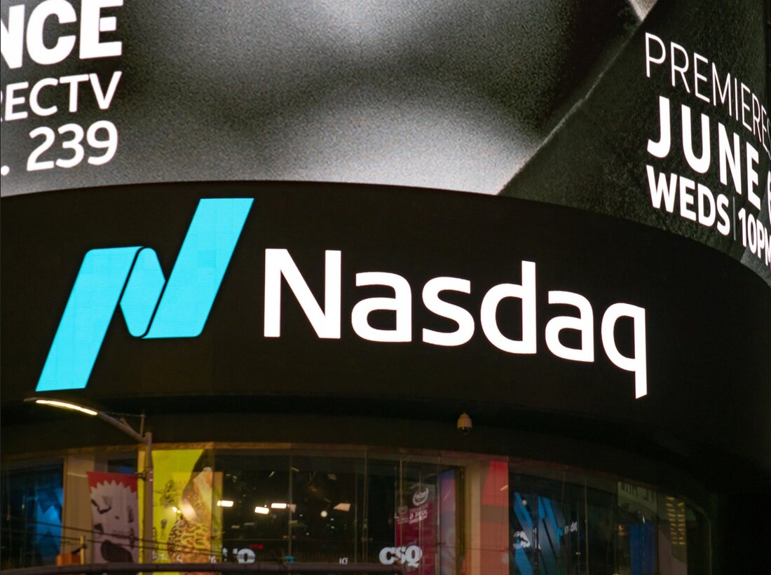 Valkyrie Investments notiert heute seinen dritten Bitcoin-bezogenen ETF an der New Yorker Börse Der Valkyrie Bitcoin Miners ETF soll in Unternehmen investieren, deren Stromverbrauch hauptsächlich auf erneuerbare Energien entfällt Valkyrie, eine Vermögensverwaltungsfirma, die sich auf Krypto- und traditionelle Finanzinitiativen konzentriert, lanciert heute einen Bitcoin-bezogenen ETF. Der als Valkyrie Bitcoin Miners ETF bekannte Fonds ist weitgehend auf börsennotierte Bergbauunternehmen fixiert, die mindestens 50 % ihrer Energie aus erneuerbaren Quellen beziehen. Der ETF geht an der Nasdaq unter dem WGMI-Ticker live – eine Abkürzung von WAGMI (we’re all gonna make it) und wird voraussichtlich eine Kostenquote von 0,75 % aufweisen. Das Ziel …
