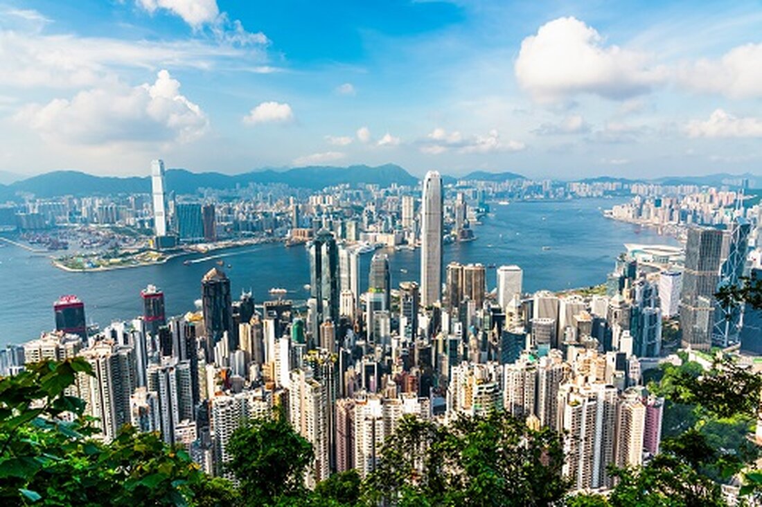 Der Bitcoin-Preis stieg am frühen Dienstag auf Coinbase auf 27.500 US-Dollar, wobei der Anstieg mit positiven Krypto-Nachrichten aus Hongkong zusammenfiel. Dies geschah, nachdem die Securities and Futures Commission (SFC) angekündigt hatte, dass registrierte Börsen Privatanlegern ab dem 1. Juni den Handel mit BTC und ETH ermöglichen werden. Analysten sagen, dass die unmittelbaren Preisaussichten von Bitcoin einen Durchbruch über 27.600 US-Dollar erfordern, um den Aufwärtstrend fortzusetzen. Bitcoin (BTC) wurde auf Coinbase auf Höchstständen von 27.500 US-Dollar gehandelt, als die Kryptopreise am Dienstag wieder anzogen. Der Aufwärtstrend für die nach Marktkapitalisierung größte Kryptowährung der Welt erfolgte inmitten eines anhaltenden Kampfes um den …