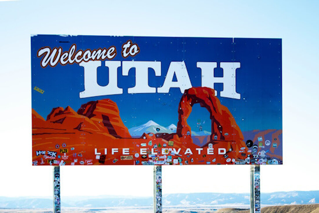Der Bundesstaat Utah hat seine Bitcoin -Rechnung verabschiedet, aber den Bitcoin Reserve -Plan gesenkt. Die zugelassene Rechnung schützt Bergbau-, Abbindungs- und Selbstverstößenrechte. Die Gesetzesvorlage wartet nun auf die Unterschrift von Gouverneur Cox, wonach sie ab Mai 2025 wirksam werden wird. Am 7. März 2025 unternahm die Gesetzgeber von Utah einen bedeutenden Schritt in die Integration von Kryptowährung in den rechtlichen Rahmen des Staates, indem er HB230 verabschiedete, die „Blockchain- und Digital Innovation Amendments“ Bill. Die vom Senat in a genehmigten Gesetzgebung, die vom Senat genehmigt wurde 19-7-3 Stimmenenthält nicht mehr seine ursprüngliche bahnbrechende Bestimmung zur Einrichtung eines staatlichen Bitcoin -Reservats. …