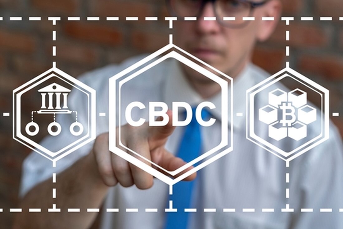 CBDCs werden private Blockchains für die technische Infrastruktur nutzen Sie werden jedoch nicht auf privaten Ketten ausgegeben, wie es derzeit Stablecoins sind Der Chief Technology Officer von Tether, Paolo Ardoino, hat Bedenken zurückgewiesen, dass die digitalen Währungen der Zentralbanken (CBDCs) die derzeit angebotenen privaten Stablecoins beeinträchtigen werden. Ardoino sprach in Bezug auf die Debatte, die in den letzten Monaten stattgefunden hat, da immer mehr Länder Ambitionen in CBDCs erklären. CBDCs werden die Bankaktivitäten antreiben Erklärt seine Ansicht, Ardoino verlobt seine Twitter-Follower mit der Perspektive, dass CBDCs nicht zur Digitalisierung von Fiat-Währungen gebaut wurden, da die meisten Transaktionen in der heutigen …