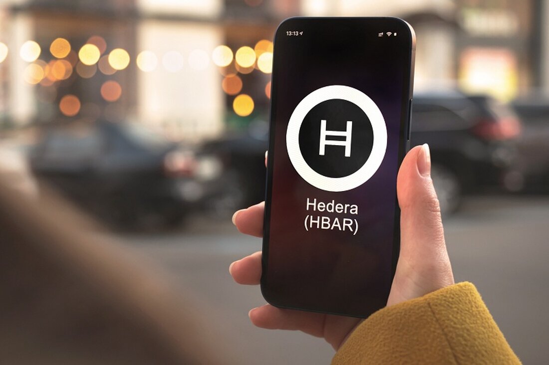 Der Governing Council von Hedera hat heute bekannt gegeben, dass COFRA Holding dem Governing Council beigetreten ist. Als Mitglied des Hedera Governing Council wird COFRA an der Entwicklung innovativer, Blockchain-basierter Lösungen für Hedera arbeiten und sich dabei vor allem auf Bereiche wie Lieferkettentransparenz und Tokenisierung konzentrieren. COFRA Holding ist ein Familienunternehmen mit Interessen in Bereichen wie Immobilieninvestitionen, nachhaltige Lebensmittel, saubere Energie, Modeeinzelhandel, Private Equity und Vermögensverwaltung. In einer Stellungnahme zum Beitritt von COFRA in den Regierungsrat sagte der Co-Vorsitzende des Hedera-Mitgliederausschusses, Simon Olson: „Man wird die hartnäckigsten Probleme der Welt nicht lösen, wenn man isoliert arbeitet. Es ist ein Koordinationsproblem. …