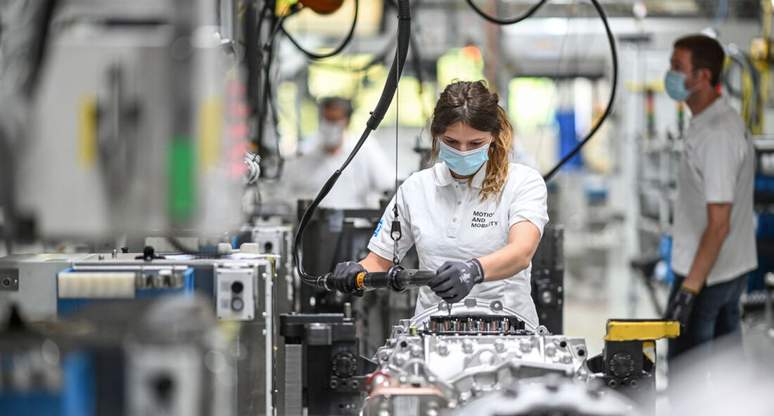Die aktuelle Konjunkturprognose des Tübinger Instituts für Angewandte Wirtschaftsforschung zeigt, dass die Wirtschaft in Baden-Württemberg 2021 stark gewachsen ist. Aufgrund der Corona-Pandemie dürfte das Vorkrisenniveau jedoch erst Ende 2022 wieder erreicht werden. Der Tübinger Institut für Angewandte Wirtschaftsforschung (IAW) lege ihn am 22. Dezember aktuelle Wirtschaftsprognose für Baden-Württemberg Vor. Demnach wird es für das Schlussquartal 2021 einen leichten Rückgang des Real geben Bruttoinlandsprodukt (BIP) erwartet. Im Jahresdurchschnitt 2021 erwarten die Forscher ein reales BIP-Wachstum von knapp über vier Prozent. Wirtschaftsminister Dr. Nicole Hoffmeister-Kraut sagte: „Die aktuelle Prognose entspricht unseren Erwartungen im Sommer. Über das Gesamtjahr 2021 betrachtet, ist die wirtschaftliche …