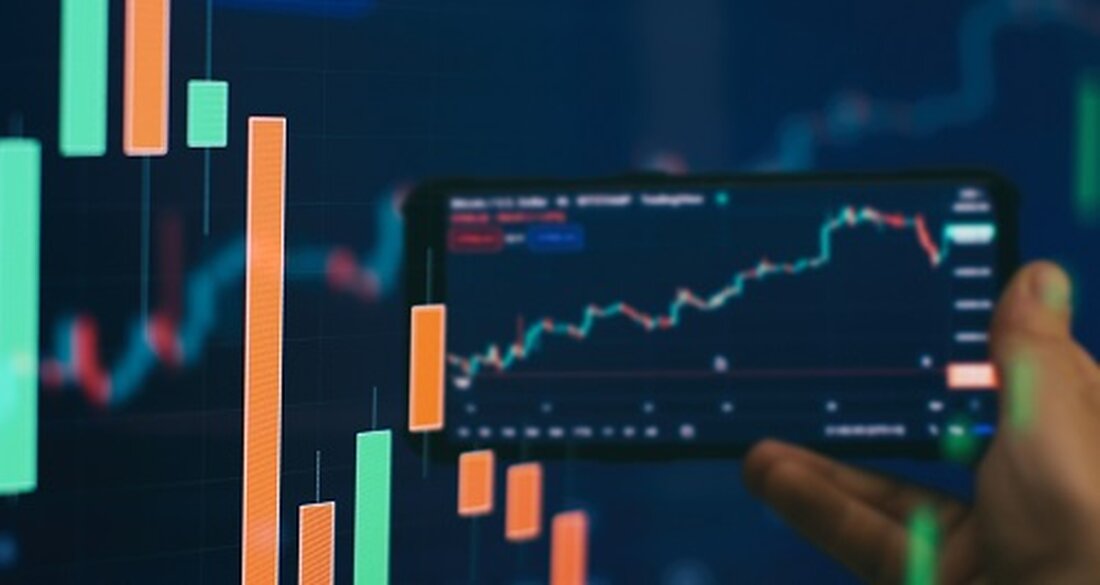 Der Kaspa-Preis stieg auf Höchststände über 0,031 $, bevor er seine Gewinne aufgab und bei etwa 0,030 $ lag. Die Aufwärtsdynamik für den Altcoin wurde entgleist, als die große Börse Uphold ankündigte, dass sie die Notierung von KAS verzögern würde. Laut Uphold ist die Verzögerung auf ein technisches Problem zurückzuführen, das bald behoben wird. Kaspa (KAS) gehörte heute früh zu den größten Gewinnern, da die Kryptowährungen nach dem starken Rückgang von Bitcoin über Mittwoch über Nacht wieder auf die Beine zu kommen schienen. In den letzten 24 Stunden, als BTC versuchte, 29.000 $ zurückzufordern, stieg der Preis von Kaspa um …