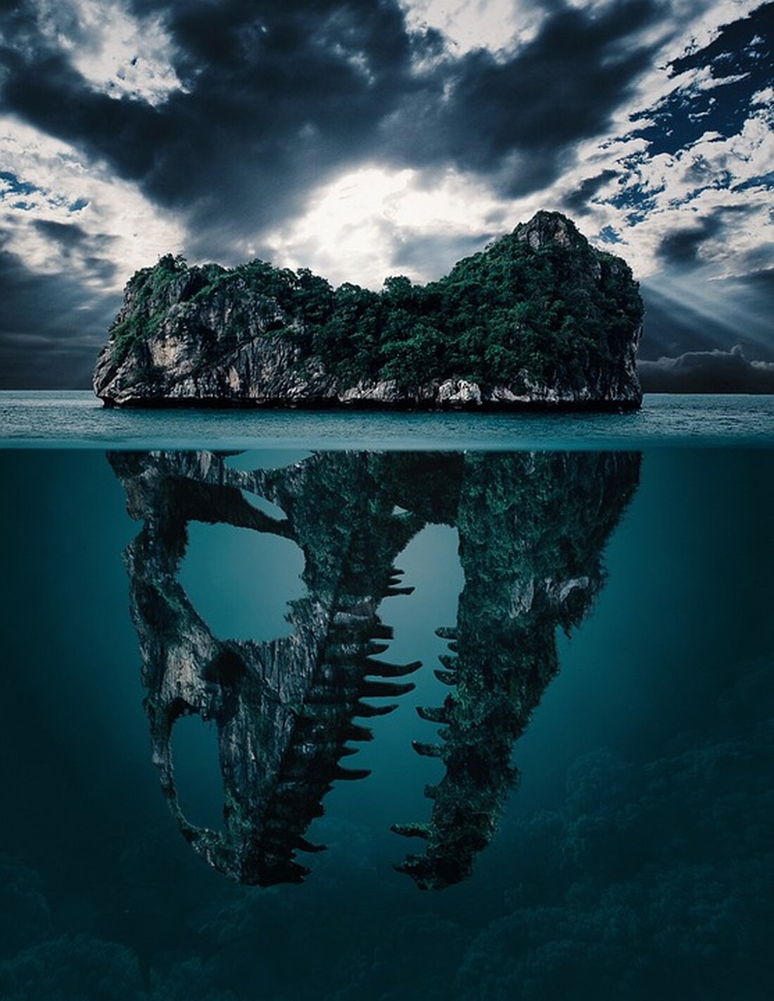 Ein See mitten in Schkeuditz? Bisher ist er nur bei Google zu finden: der Schkeuditzer See. Für die Anwohner könnte er ein praktischer Ort zur Abkühlung sein. Eine Konkurrenz für den Schladitzer See? Schkeuditz. Leicht zu übersehen ist er, der „Schkeuditzer See“. Dabei liegt er inmitten des Zentrums, unweit vom Rathaus. Ohne ihn weiter zu beachten, laufen Passanten tagtäglich an ihm vorbei. Nur ein paar Finger hoch steht das Wasser im sonst ausgetrockneten Loch – das Ergebnis des Regens der vergangenen Tage. Mit einem See hat das Ganze wirklich nichts gemeinsam. Trotzdem wird es auf Google Maps als solcher angezeigt. …