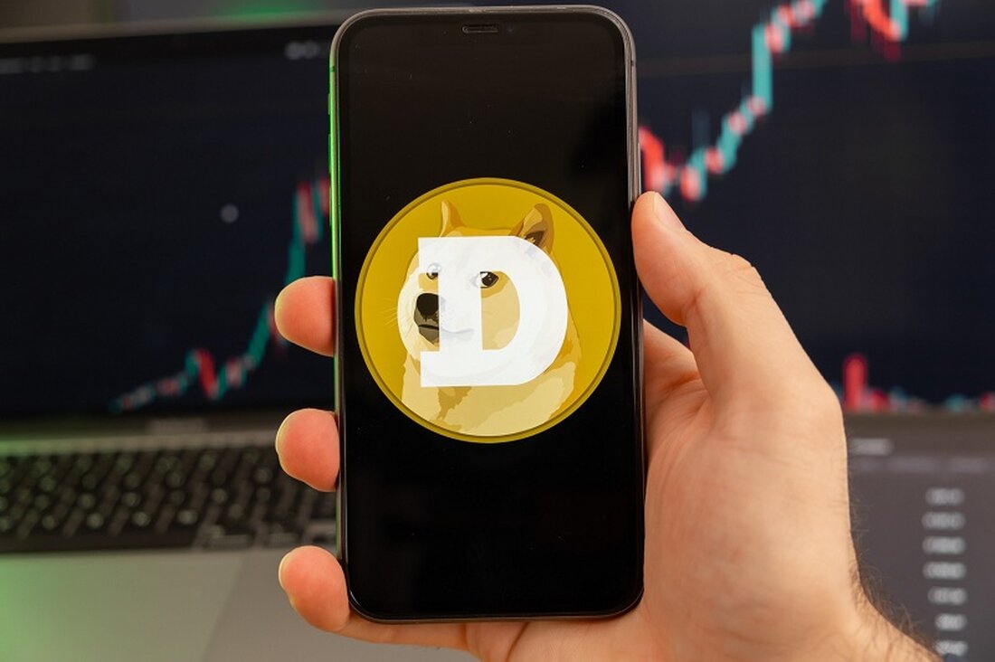 Zum Zeitpunkt der Drucklegung wurde Dogecoin (DOGE) bei 0,07018 USD gehandelt und ist in den letzten 24 Stunden um 3,13 % gestiegen. Elon Musk erwähnte heute in einem Tweet „Hunde“. Neben Dogecoin betraf Musks Tweet auch Shiba Inu. Die bekannte Meme-Münze Dogecoin (DOGE) mit Hundemotiv stieg heute auf ein Tageshoch von 0,07121 US-Dollar, nachdem Elon Musk heute in einem seiner Tweets „Doge“ erwähnte. Der Beitrag von Musk ließ den Preis von DOGE innerhalb von Sekunden von 0,069 $ auf 0,07121 $ steigen, bevor er danach schnell einen Teil der Gewinne wieder abgab. Doges ftw pic.twitter.com/bl0trQ7BdU — Elon Musk (@elonmusk) 19. …