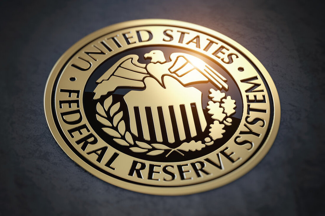 In einer Rede auf einer Pressekonferenz nach der jüngsten Zinsentscheidung der Fed sagte der Vorsitzende der Fed, Jerome Powell, dass Kryptowährungen derzeit keine Gefahr für die Finanzstabilität des Landes darstellen. Er merkte jedoch an, dass sich der Fokus auf die Überwachung und Kontrolle von Kryptowährungen verlagern sollte. Jerome Powell ist seit 2018 Vorsitzender der Federal Reserve und wird nach positiver Unterstützung von Präsident Joe Biden wahrscheinlich für eine zweite Amtszeit amtieren. Powel und sein stellvertretender Vorsitzender Lael Brainard haben Enthusiasmus gezeigt, um sicherzustellen, dass Kryptowährungen keine finanzielle Instabilität verursachen. Powel hat tatsächlich seine Vorbehalte gegenüber der Kryptowährungsindustrie geäußert, obwohl er …