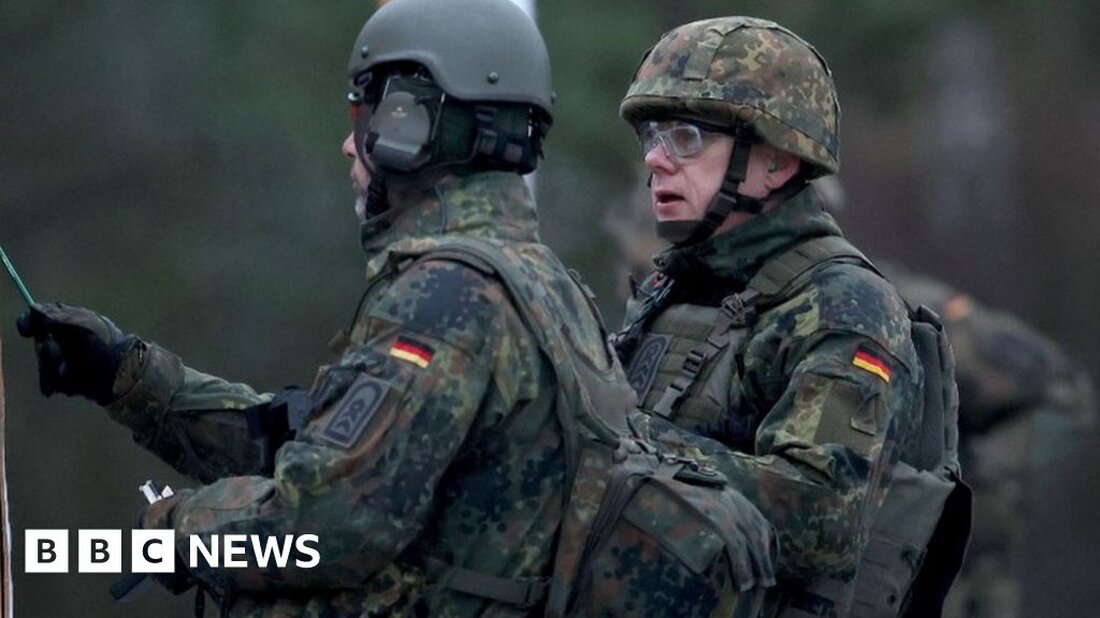 Ein hochrangiger deutscher Abgeordneter hat den langsamen Beginn einer Initiative zur Stärkung des Militärs des Landes verurteilt, die nach der russischen Invasion in der Ukraine im vergangenen Jahr angekündigt wurde. Eva Högl, Parlamentarische Beauftragte für die Streitkräfte, sagte, „kein einziger Euro“ eines von den Abgeordneten genehmigten 100-Milliarden-Euro-Fonds (88 Milliarden Pfund; 107 Milliarden US-Dollar) sei ausgegeben worden. Das Militär habe noch weniger als vor dem russischen Angriff, fügte sie hinzu. Der Einmarsch in die Ukraine führte dazu, dass Deutschland eine massive Erhöhung der Militärausgaben ankündigte, ein wichtiger politischer Kurswechsel. Bundeskanzler Olaf Scholz erhielt am 27. Februar vergangenen Jahres Standing Ovations im …