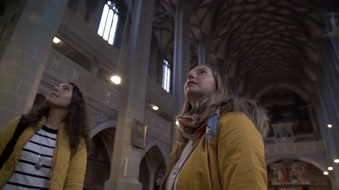 Sie möchten Deutschland auf unentdeckten Wegen erkunden? Auf einem spannenden Roadtrip von Leipzig nach Bremen entdecken die Schweizer Reisebloggerin Kim Leuenberger (@kim.ou) und die italienische Reisebloggerin Francesca Barbieri (@fraintesa) weniger bekannte Highlights in Deutschland. Begleiten Sie sie auf ihrer Reise in unserer dreiteiligen Webserie „Deutschland abseits der ausgetretenen Pfade“. #EnjoyHiddenGermany Youtube-Link