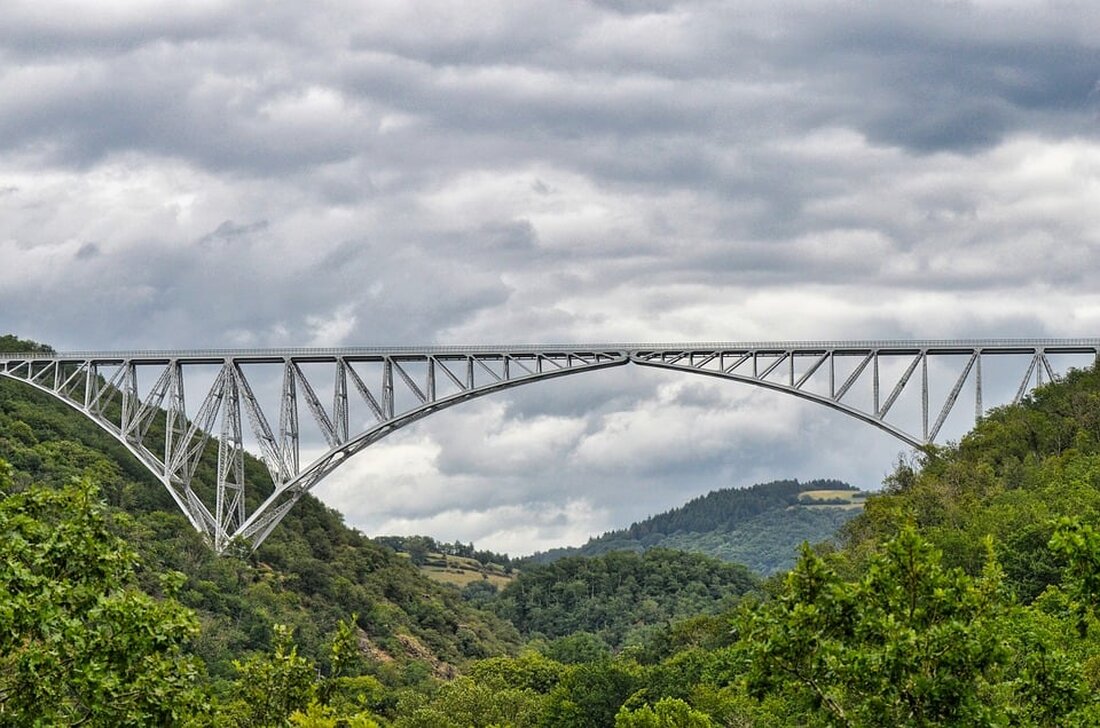 Entdecken Sie die höchste Brücke Deutschlands in Baden-Württemberg: ein Meisterwerk der Ingenieurskunst an der A6 bei Geislingen.