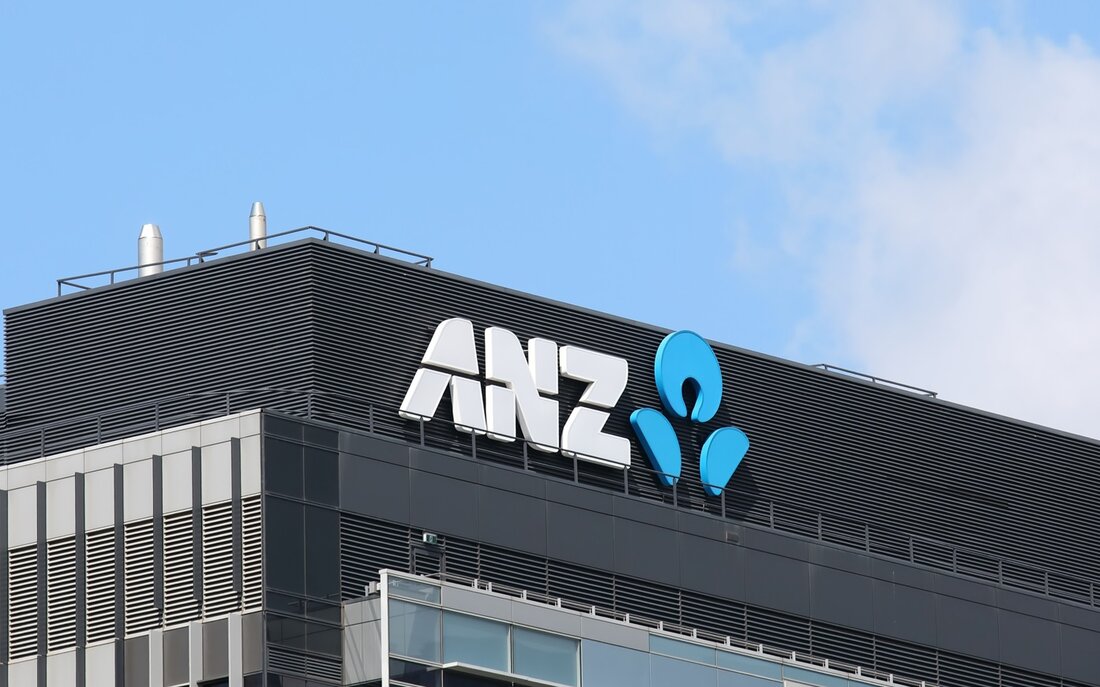 Die ANZ Bank hat in einem Pilottest 30 Millionen A$DC-Token geprägt und transferiert, bevor sie sie in Fiat eingelöst hat Die Bank, eine der großen Vier in Australien, nutzte ihren EVM-kompatiblen Smart Contract, um die Stablecoin A$DC zu prägen Bei der ersten Veranstaltung dieser Art in Australien hat heute die in Melbourne ansässige Big Four Bank ANZ angekündigt die Prägung von A$DC Stablecoin. A$DC IST die allererste Stablecoin, die an den australischen Dollar gebunden ist. Die geprägten Token wurden über die Krypto-Asset-Investmentplattform Zerocap der Victor Smorgon Group zur Verfügung gestellt, die in Kryptomärkte investieren wollte. „Eine von ANZ ausgegebene Stablecoin …
