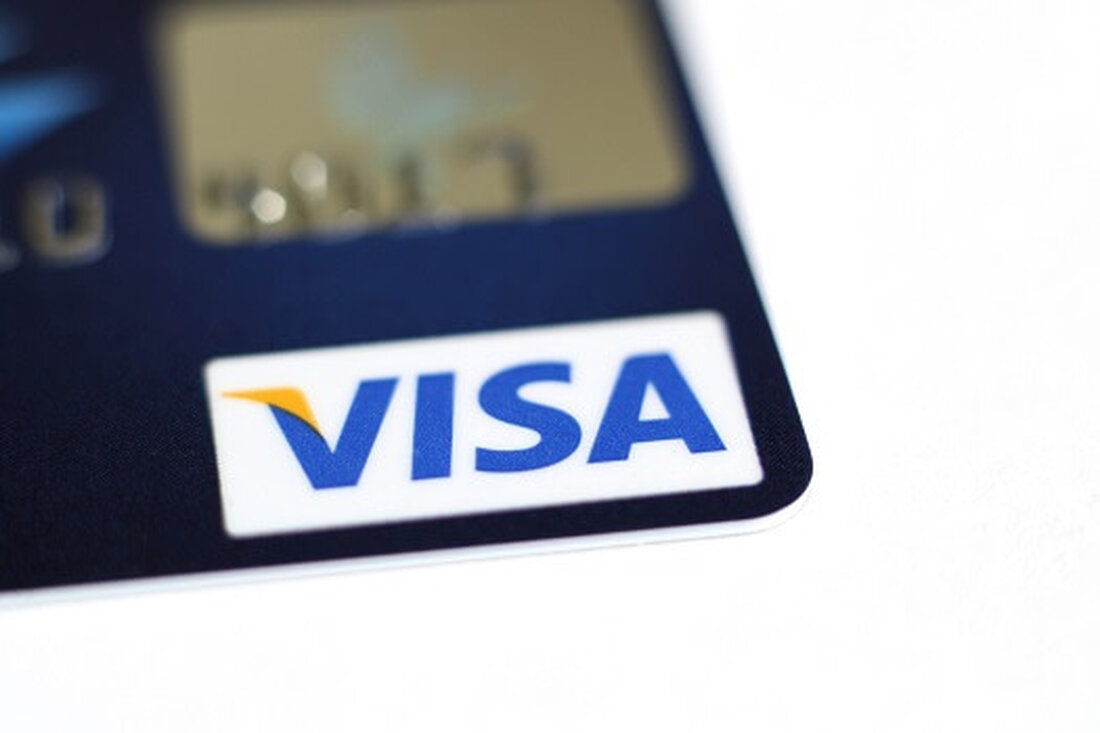 Die Avalanche Foundation hat die Avalanche Card auf den Markt gebracht, eine Visa-Kryptokarte. Die Visa-Karte ist mit einem selbstverwahrenden Wallet verknüpft und unterstützt verschiedene Kryptowährungen. Die Avalanche Card ist zunächst in Lateinamerika und der Karibik erhältlich und erhebt keine Ausgabegebühren. Die Avalanche Foundation, bekannt für ihre innovativen Beiträge zur Kryptowährungs- und Blockchain-Landschaft, hat die Einführung der Avalanche Card angekündigt, einer Kryptowährungs-Ausgabekarte von Visa. Dieses neue Finanztool ermöglicht es Benutzern, ihre digitalen Vermögenswerte nahtlos auszugeben, was einen wichtigen Schritt bei der Integration von Kryptowährungen in alltägliche Transaktionen darstellt. Die Lawinenkarte Die Avalanche Card wurde am 21. Oktober über die Social-Media-Plattform Einführung …