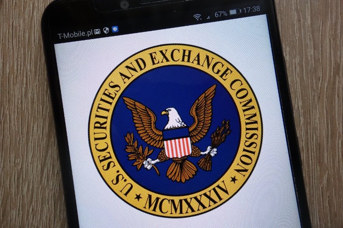 Die SEC hat Dokumente eingereicht, aus denen hervorgeht, dass sie beabsichtigt, gegen das jüngste Urteil in ihrem Fall gegen Ripple Berufung einzulegen. John Deaton, Gründer von Crypto Law, sagt, dass die Entscheidung des Richters Gesetz bleiben wird, bis die Berufung angehört und entschieden wird. Der XRP-Preis ging nach den Nachrichten zurück, obwohl die Rückgänge weit über den gesamten Markt verteilt waren. Die US-Börsenaufsicht SEC (Securities and Exchange Commission) hat in am Freitag eingereichten Dokumenten signalisiert, dass sie gegen die Entscheidung des Gerichts bezüglich XRP Berufung einlegen werde. Doch während ein ehemaliger SEC-Beamter feststellte, dass dies wahrscheinlich eine schlechte Nachricht für …