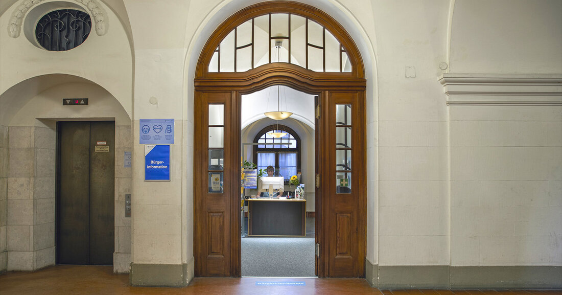 Die Bürgerinformation im Neuen Rathaus bleibt am 27. September 2022 geschlossen Krankheitsbedingt muss die Bürgerinformation im Neuen Rathaus am heutigen Dienstag, den 27.09.2022, leider geschlossen bleiben. © Oliver Sorg Ab morgen sind wir wieder wie gewohnt für Sie da.