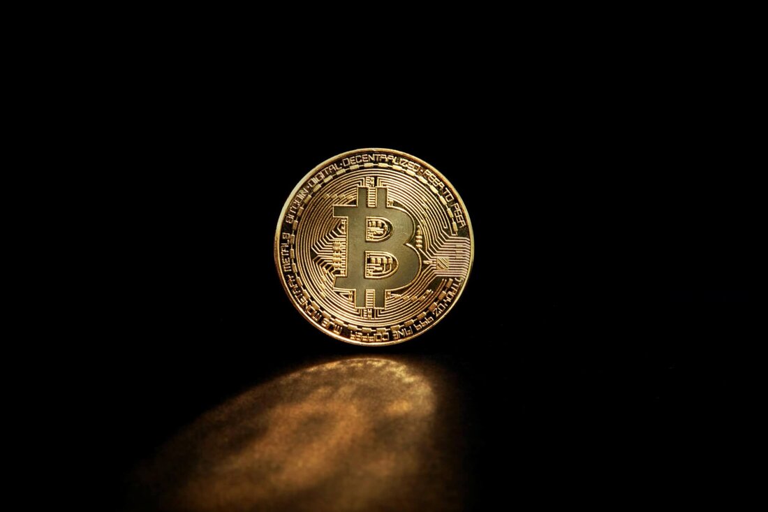 Die Aktivität des Bitcoin-Netzwerks stieg den fünften Monat in Folge. Auch die Mining-Schwierigkeit und die Transaktionsgebühr stiegen im Mai. Die größte Kryptowährung der Welt verlor letzten Monat etwa 8,0 %. Aufgrund der makroökonomischen Unsicherheit hat Bitcoin letzten Monat möglicherweise etwa 8,0 % verloren, aber die Netzwerkaktivität blieb unglaublich stark. Der JPMorgan-Analyst erwartet eine Verlangsamung der Hash-Rate Im Mai das tägliche Netzwerk Hash-Rate – eine genau verfolgte Kennzahl, die darauf hinweist, dass der Zustand des Netzwerks ein Rekordhoch erreicht hat. Es war der fünfte Monat in Folge mit einem Anstieg dieses Indikators. Einfach ausgedrückt: Je höher die Hash-Rate, desto sicherer ist …