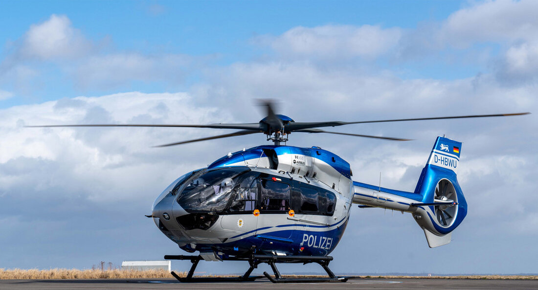 Bei der Polizeihubschrauberstaffel Baden-Württemberg werden die Polizeihubschrauber H 145 von Airbus Helicopters auf Fünfblattrotoren umgerüstet. Damit liegt das Land technologisch an der Weltspitze. „Baden-Württemberg ist seit vielen Jahren bekannt für Spitzentechnologie auf höchstem Niveau. Unsere Ansprüche dürfen nicht geringer sein, wenn es um die technische Ausstattung unseres Hauses geht Polizei geht. Als erstes Hubschrauberstaffel der Polizei das modernste der Welt Polizeihubschrauber H 145 von Airbus Helicopters jetzt von einem Vierblatt- auf ein Fünfblatt-Rotorsystem umstellen. Die Vorteile liegen auf der Hand: Mehr Nutzlast, stabileres Flugverhalten und weniger Fluglärm. Baden-Württemberg ist einmal mehr Schrittmacher in Sachen Technik und Sicherheit“, sagte der Staatssekretär &hellip;