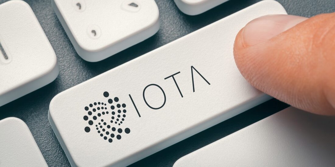 Quelle: Morrowind – Shutterstock Das GOVS-Protokoll zielt darauf ab, die Datenverwaltung für Cloud-Warehouses zu verbessern und sie auf DLT-Plattformen wie der Blockchain weiter auszudehnen. GOVS wird die Verwendung von IOTA-Token bei der Verarbeitung von „Daten“ und dem Austausch von Krediten nutzen. Die IOTA-Stiftung hat das Thema Datenmanagement immer ernst genommen und erneut eine Initiative ergriffen. Am Dienstag, dem 8. Februar, kündigte die IOTA Foundation in Zusammenarbeit mit DataGovs GOVS an, eine Startup-Organisation, die sich auf Data Governance konzentriert. GOVS steht für „Governance System“, das die Data Governance für Cloud Warehouses nutzt und sie über Distributed-Ledger-Technologien wie die Blockchain erweitert. Es …