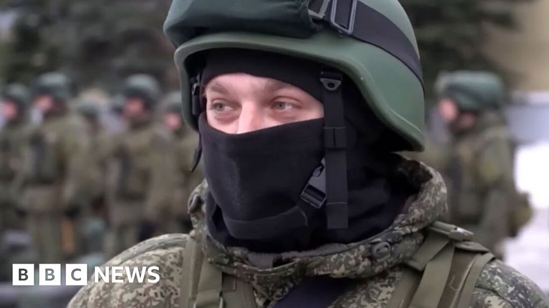 Kostroma ist kein schlechter Ort, um nach den Auswirkungen des Ukraine-Krieges auf Russland zu suchen. Denn diese Stadt beherbergt ein berühmtes Regiment, das seinen Namen trägt und an der Spitze aller Hauptschlachten im Feldzug des Kremls gegen seine Nachbarn stand. Das 331st Guards Parachute Regiment, oft als Kostroma Airborne Regiment bezeichnet, ist seit kurz nach der Invasion im vergangenen Februar Gegenstand von Ermittlungen der BBC Newsnight. Diese haben den Preis enthüllt, den das Regiment und seine Heimatgemeinde bezahlt haben. Wir hatten bis April letzten Jahres 39 Todesfälle bestätigt, 62 bis Ende Juli, und jetzt hat die Maut 94 erreicht. Ein …