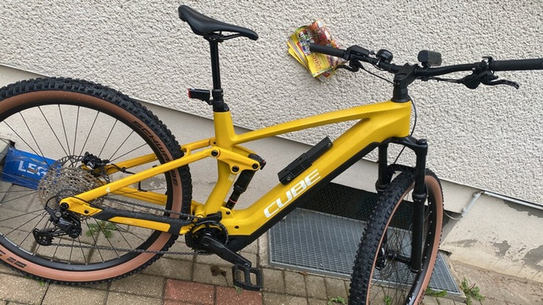 Am 04.04.2025 wurde in Plettenberg ein gelbes Mountainbike der Marke Cube gestohlen. Hinweise bitte an die Polizei.