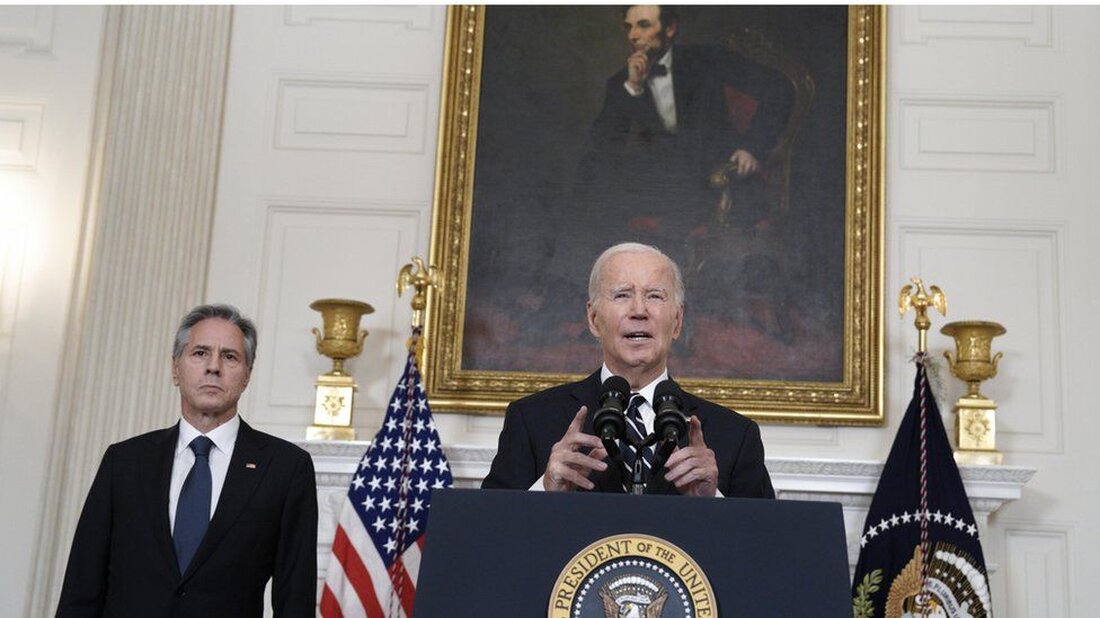 Der Krieg Israels mit der Hamas nach dem beispiellosen und tödlichen Angriff der militanten Gruppe am Wochenende löst auch in der Innenpolitik der USA Schockwellen aus. Die Krise bereitet der Biden-Regierung neue Kopfschmerzen, schärft den Fokus auf die aktuellen Unruhen im Kongress und droht, die US-Wahlen 2024 noch unvorhersehbarer zu machen. Und während die amerikanische Öffentlichkeit den Ereignissen im Ausland eher wenig Aufmerksamkeit schenkt, sorgen die schrecklichen Bilder von zivilen Todesfällen im Nahen Osten – und die Nachricht, dass Amerikaner unter den Opfern sind – dafür, dass diese Geschichte die nationale Aufmerksamkeit erregen wird. Das Schuldspiel beginnt Die Kritiker von …