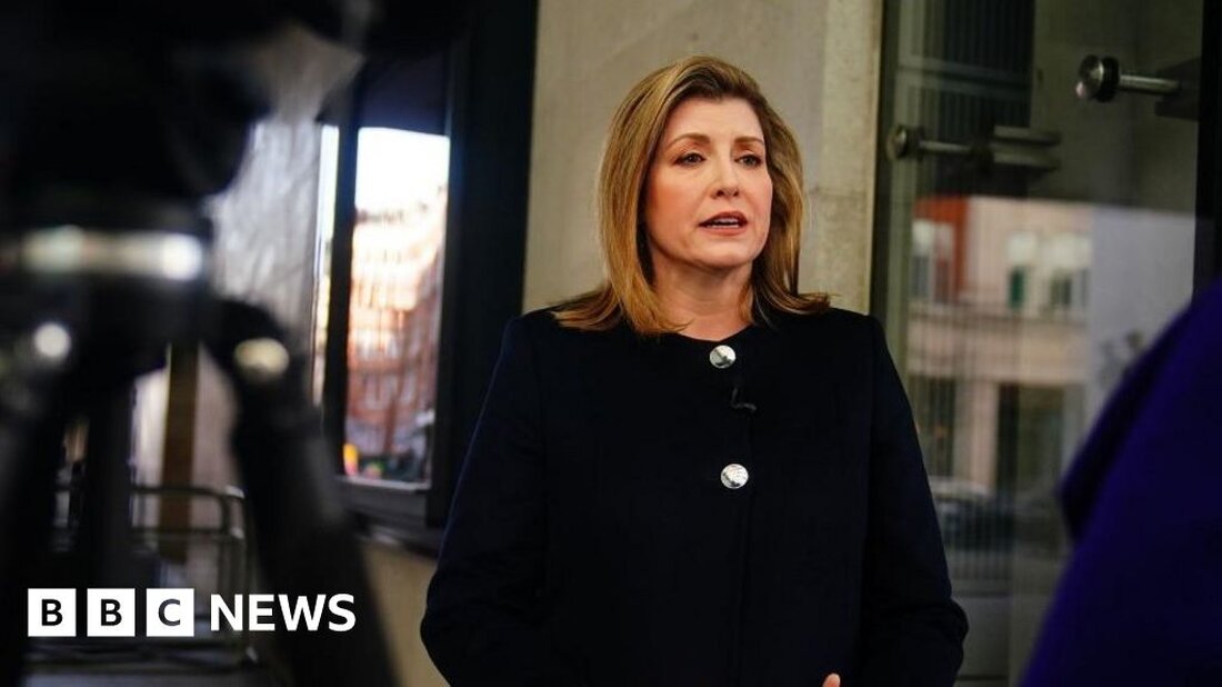 Die Verteidigungsausgaben haben für die britische Regierung oberste Priorität, da sie verspricht, ihre Unterstützung für die Ukraine „zu verdoppeln“, sagte Penny Mordaunt, die Vorsitzende des Unterhauses, am Sonntag. Der ehemalige Verteidigungsminister sagte, die Regierung müsse der Ukraine „die Werkzeuge geben, um die Arbeit zu beenden“, und gleichzeitig sicherstellen, dass Großbritannien über die Ressourcen dafür verfüge. „Wir haben die Verteidigungsausgaben immer geschützt“, betonte sie. Premierminister Rishi Sunak hat die Welt aufgefordert, die Ukraine weiter zu unterstützen. In einem Gespräch am Sonntag mit Laura Kuenssberg sagte Frau Mordaunt, dass während dieser „kritischen Zeit“ im Krieg zwischen Russland und der Ukraine die Verteidigungsausgaben …