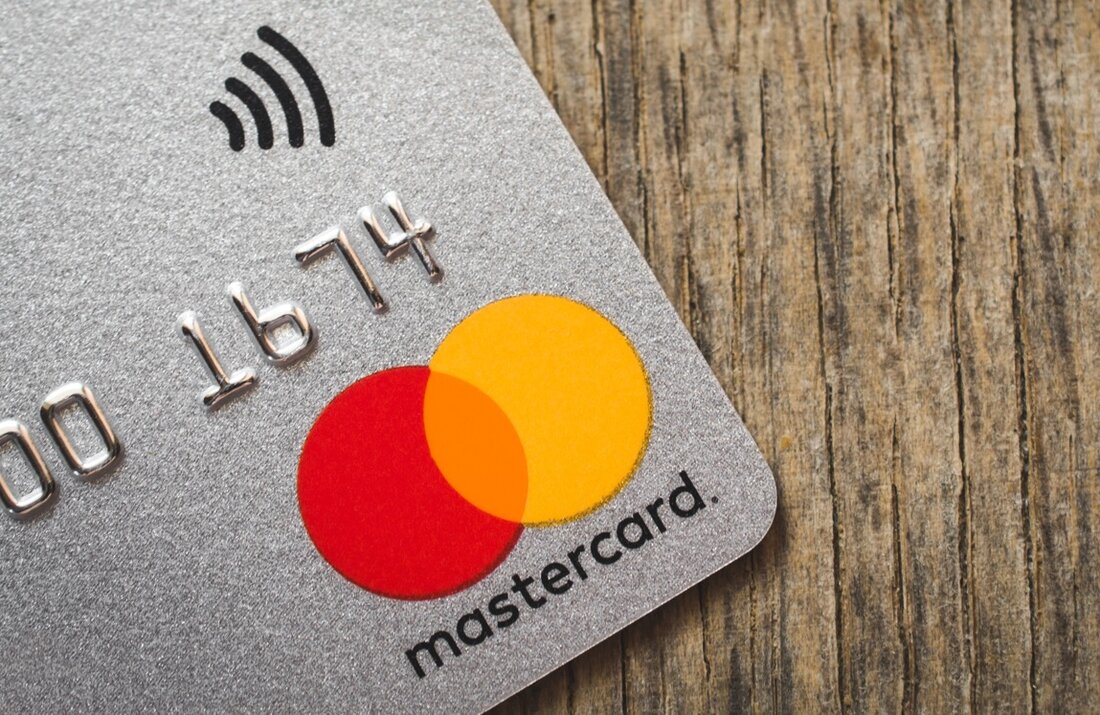 Die Börse kündigte im vergangenen Jahr ihren bevorstehenden NFT-Marktplatz an, und ihre Warteliste hat bereits über 2,5 Millionen Benutzer angesammelt Die in den USA ansässige Kryptowährungsplattform Coinbase hat am Dienstag angekündigt Es arbeitet mit dem multinationalen Finanzdienstleistungsunternehmen Mastercard zusammen, um Benutzern den Kauf von NFTs mit Karten zu ermöglichen. Die meisten der bestehenden NFT-Marktplätze unterstützen derzeit nur Kryptozahlungen für die von ihnen gehosteten Sammlerstücke und digitalen Gegenstände. Die Partnerschaft zwischen Coinbase und Mastercard zielt darauf ab, die Dinge für Benutzer der bevorstehenden NFT-Plattform des ersteren zu vereinfachen, indem sie ihnen ermöglichen, Einkäufe mit den Karten des letzteren abzuschließen. Indem die …