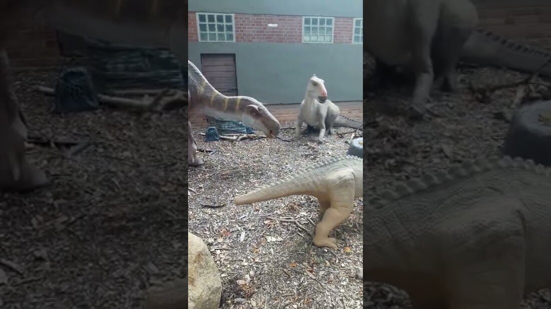 Figuren wie diese waren im Zoo Leipzig verstreut zu finden und dies sind einige der kleineren Exemplare. . Youtube-Link