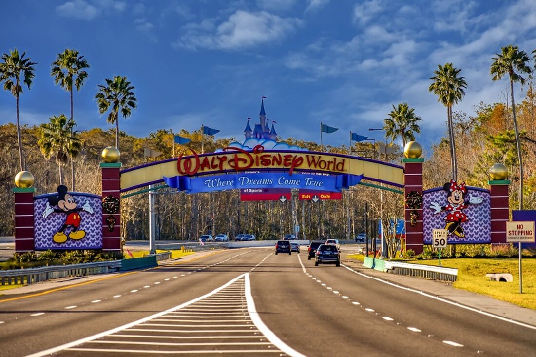 Disney hatte Polygon für das Metaverse-Projekt ausgewählt. Disney zielte auf NFTs für seine Storytelling- und Verbrauchererlebnisse der nächsten Generation ab. Das Unternehmen ist derzeit dabei, sein Geschäft zu straffen. Disney begann Mitte 2022 mit der Entwicklung einer Metaverse-Strategie und kündigte an, die Polygon-Blockchain für das Projekt anzuzapfen. Anfang Oktober 2021 veröffentlichte Citi einen Bericht, in dem es heißt, dass Disney, Electronic Arts und WWE einige der größten Nutznießer von nicht fungiblen Token (NFTs) werden würden.. Das Unternehmen schien den Einsatz von Ressourcen weiter zu beschleunigen, indem es im September 2022 eine Stellenausschreibung für einen internen Experten für DeFi und NFTs …
