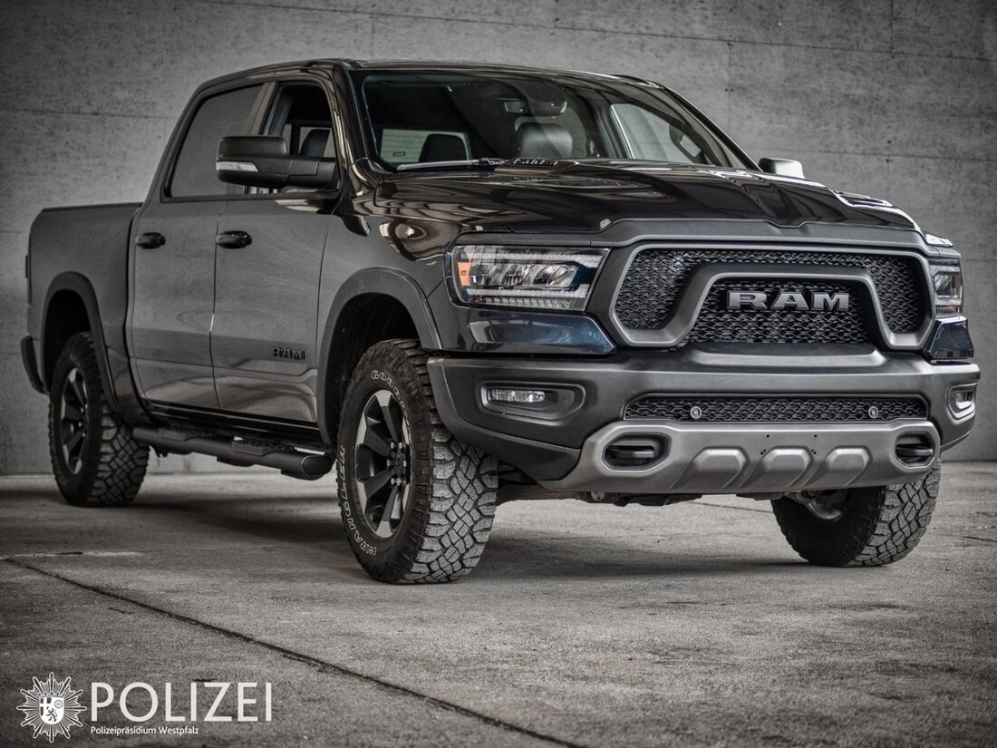 In Kaiserslautern wurde ein schwarzer Dodge Ram Pick-Up gestohlen. Die Polizei sucht Zeugen. Hinweise unter 0631 369-13312.