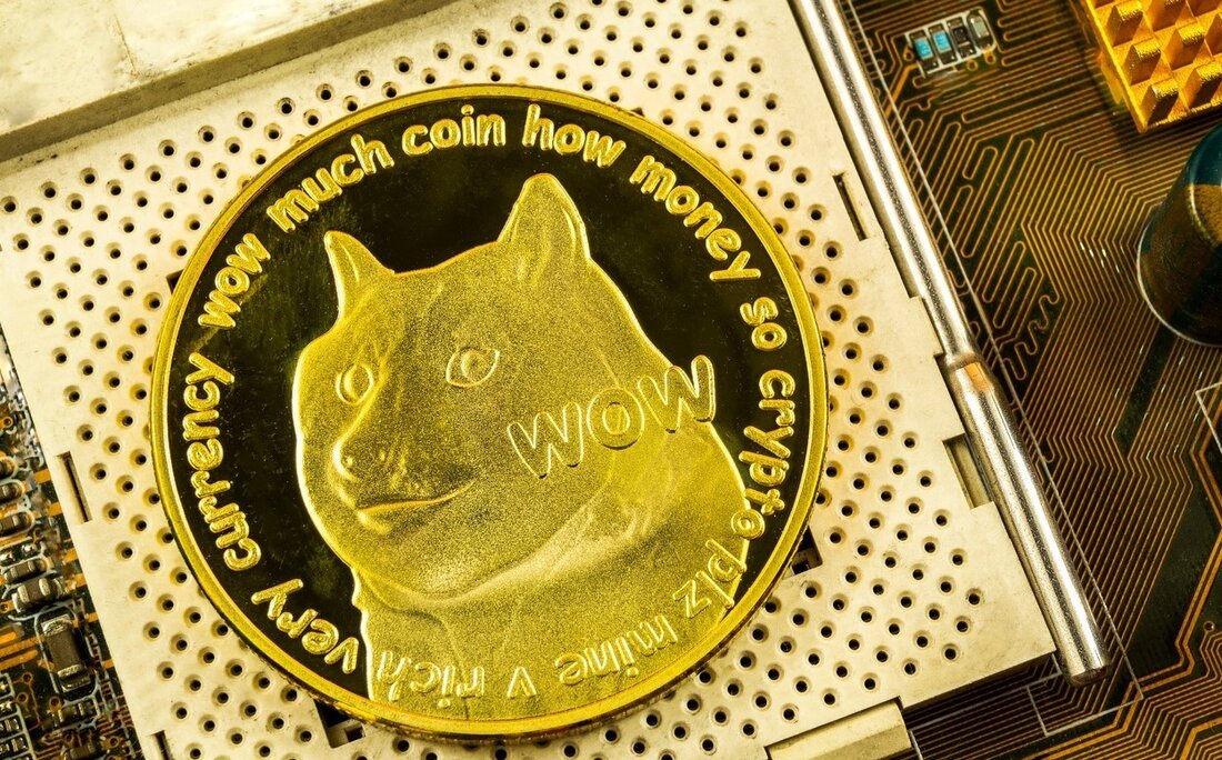 Der Blockchain-Konsensmechanismus Proof-of-Work (PoW) ist in den letzten Tagen aufgrund seines energieintensiven Charakters stark in die Kritik geraten Obwohl viele den Wechsel von Dogecoin zum Proof-of-Stake (PoS)-Mechanismus befürworten, ist die Ethereum-Community der Meinung, dass Buterin sich zu sehr mit Dogecoin beschäftigt Der jüngste Vorschlag der Europäischen Wertpapier- und Marktaufsichtsbehörde (ESMA), Proof-of-Work-basiertes Mining in Europa zu verbieten, ist nur eine von vielen Forderungen, den Mechanismus zu zerstören. Seit einiger Zeit kritisieren mehrere Einzelpersonen und Institutionen im Kryptosektor Kryptowährungen, die PoW verwenden, wegen des hohen Energieverbrauchs des Mechanismus. Dogecoin verabschiedet sich von PoW Dogecoin, eines der Netzwerke, das derzeit PoW verwendet, ist …
