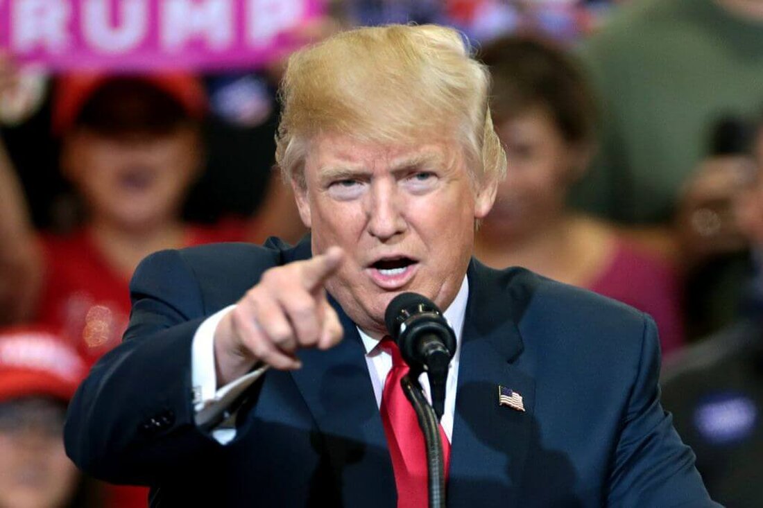 Die Trump-Kampagne sammelte im zweiten Quartal 2024 3 Millionen US-Dollar in Kryptowährung, angeführt von Spenden von Winklevoss und Powell. Das Trump 47 Committee meldete für das zweite Quartal 2024 gesammelte über 118 Millionen US-Dollar in Kryptowährungen und Fiatgeld. Kamala Harris sammelte innerhalb von 24 Stunden 100 Millionen Dollar, nachdem Biden bekannt gab, dass er nicht zur Wiederwahl antritt. Die Wiederwahlkampagne des ehemaligen Präsidenten Donald Trump hat für das zweite Quartal 2024 3 Millionen US-Dollar an digitalen Vermögensspenden gesammelt, so die veröffentlichte Finanzdaten der Kampagne. Diese Entwicklung stellt eine bemerkenswerte Änderung gegenüber Trumps früherer Charakterisierung von Bitcoin als „Betrug“ im Jahr …
