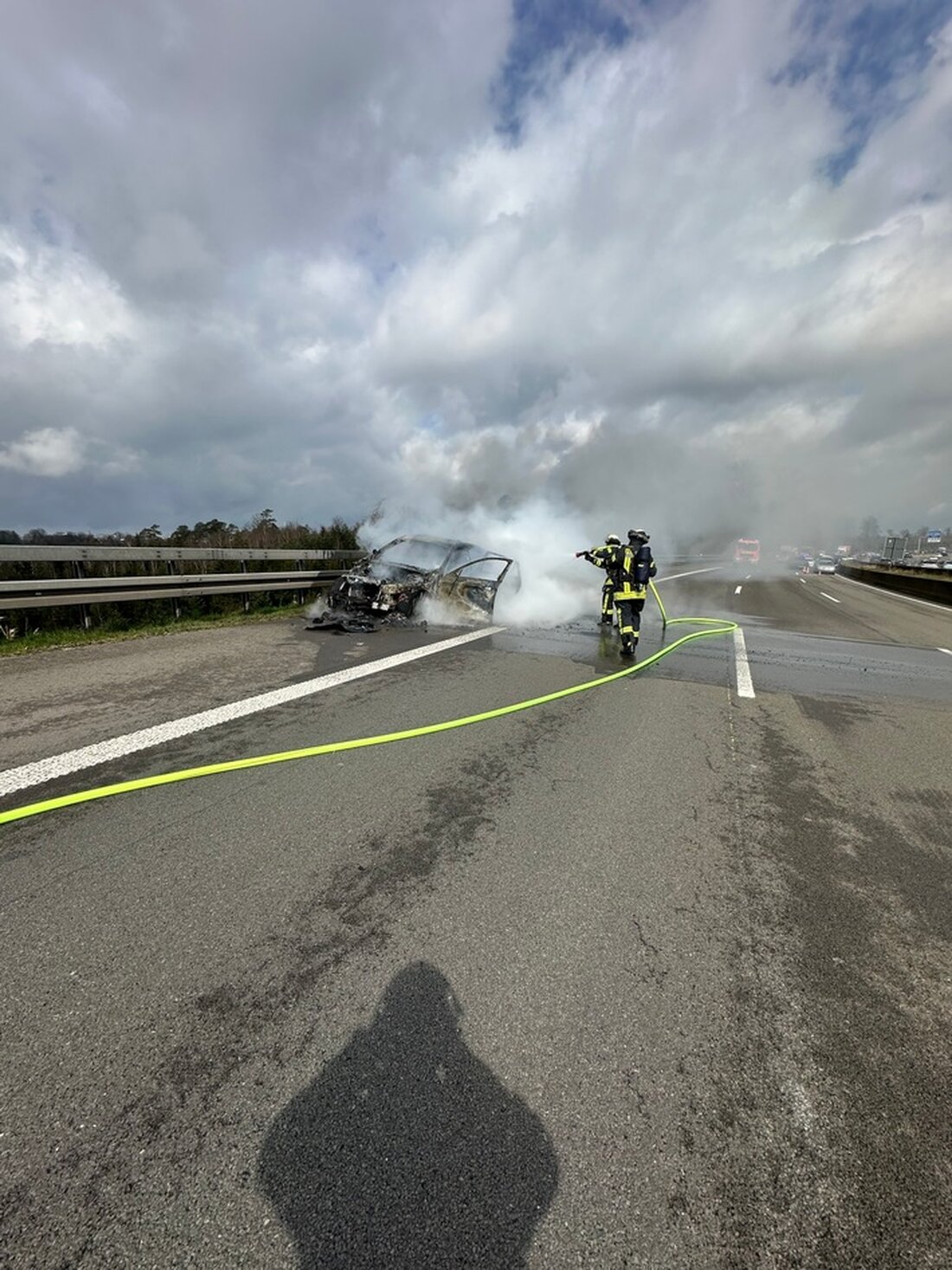 Am Mittag kam es auf der A1 Fahrtrichtung Köln zu einem PKW-Brand. Glücklicherweise blieben alle Insassen unverletzt.