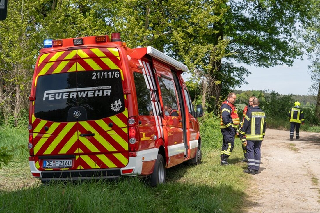 Waldbrand zwischen Oppershausen und Offensen am 10. Mai 2025: Sechs Feuerwehren der Samtgemeinde Flotwedel im Einsatz.