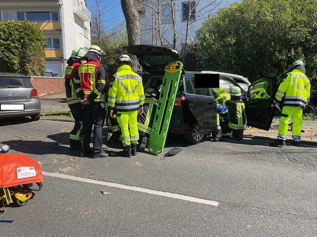 Am Montagmittag kam es in Bonn-Ippendorf auf der Röttgener Straße zu einem Verkehrsunfall. Eine Person wurde verletzt und vor Ort versorgt.