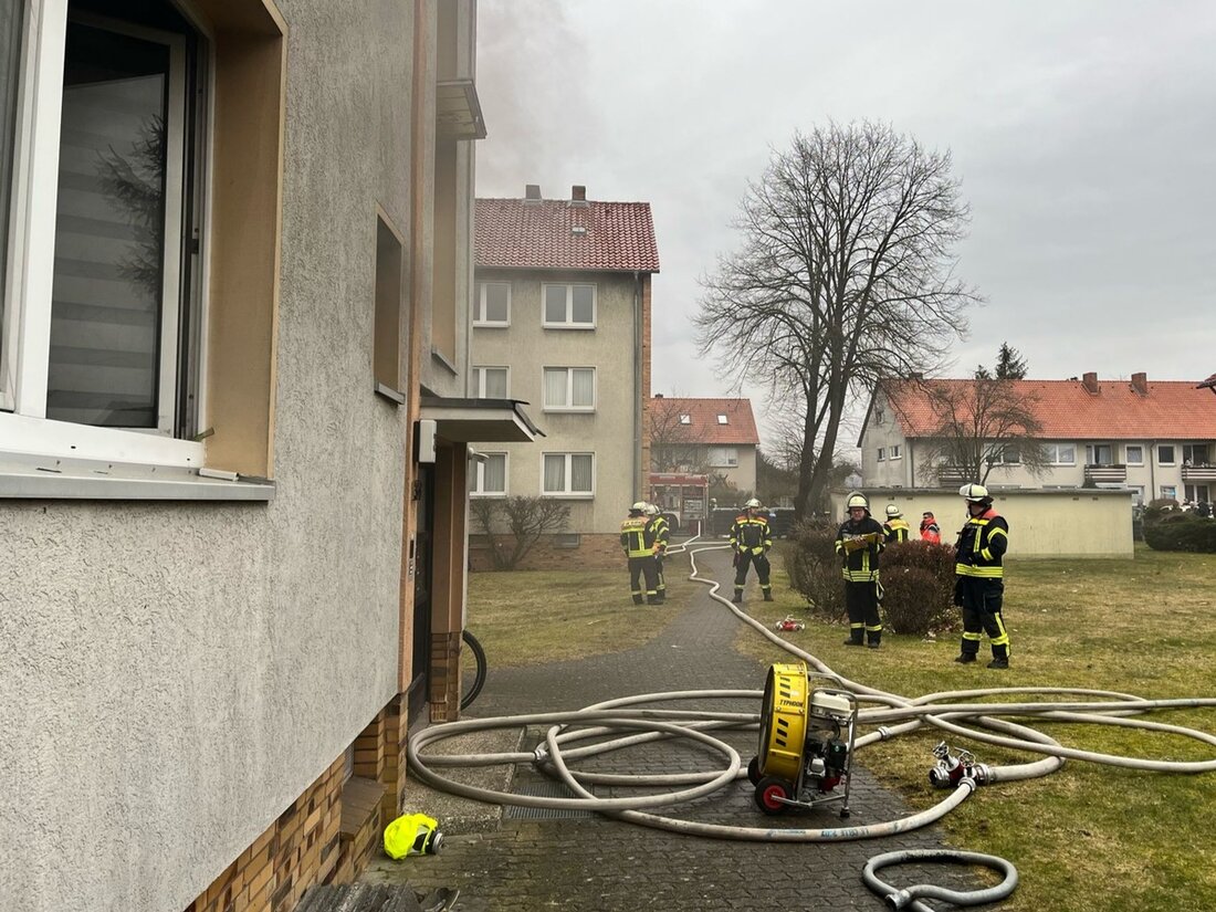 Am Montag alarmierte die Feuerwehr Celle zu einem Wohnungsbrand im Immenweg. Eine Person wurde im Dachgeschoss gerettet.