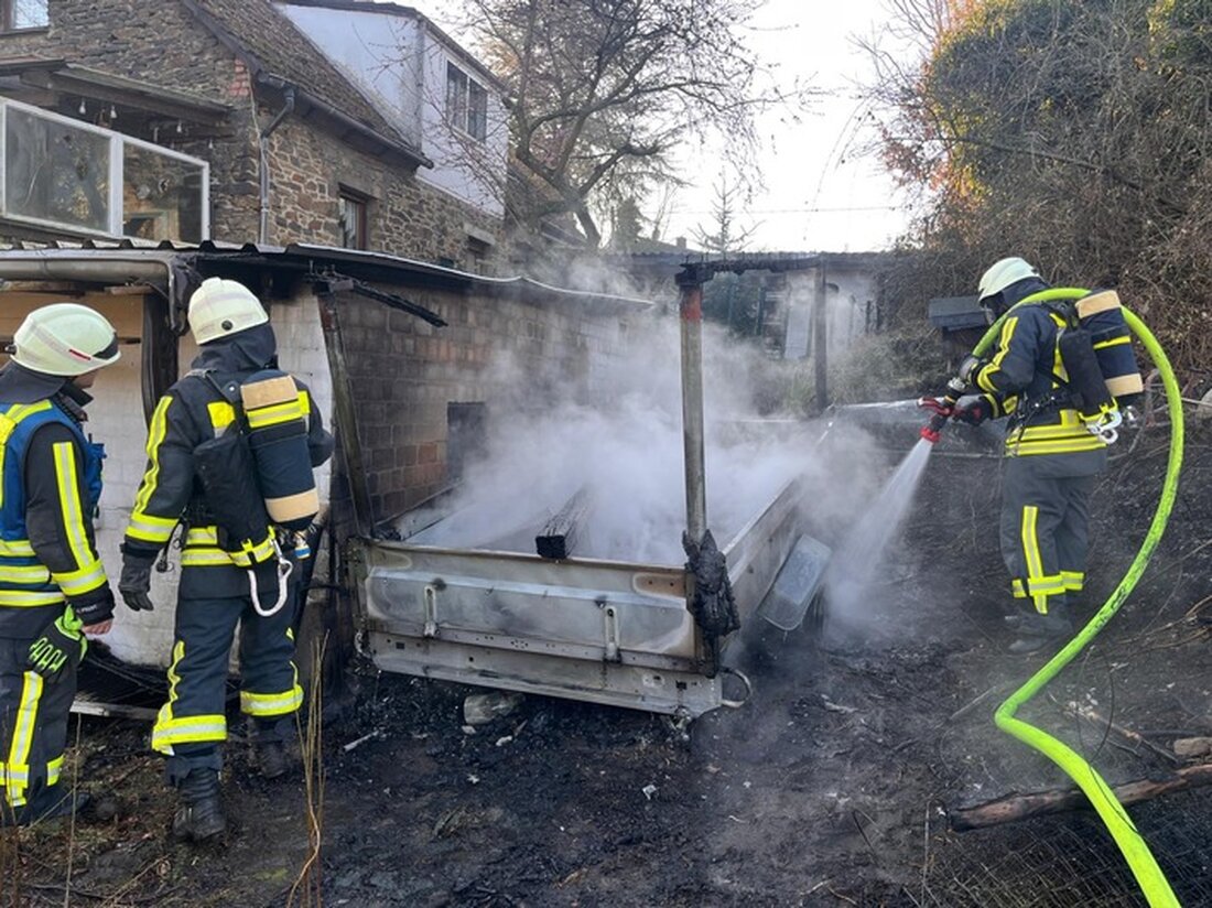 Am Sonntag, den 16.03., leistete die Feuerwehr Hattingen mehrere Einsätze, darunter ein Kaminbrand und ein brennender Gartenschuppen.