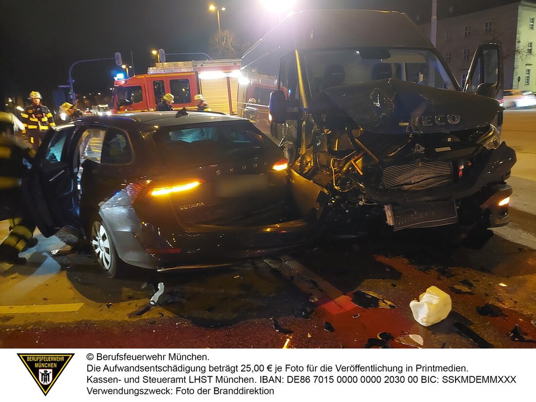 Die Feuerwehr München berichtete über mehrere kritische Einsätze am Wochenende, darunter Verkehrsunfälle und einen Brand in einer Tiefgarage.