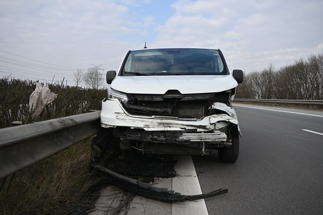 Im Raum Stade, Sauensiek und Harsefeld kam es zu mehreren Unfällen. Eine Autofahrerin verstarb, Zeugen werden gesucht.