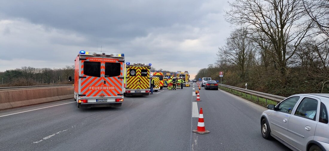 Auf der A3 kam es zu einem Verkehrsunfall mit drei PKW, sieben Personen wurden leicht verletzt. Feuerwehr Dinslaken übernahm die Rettung.
