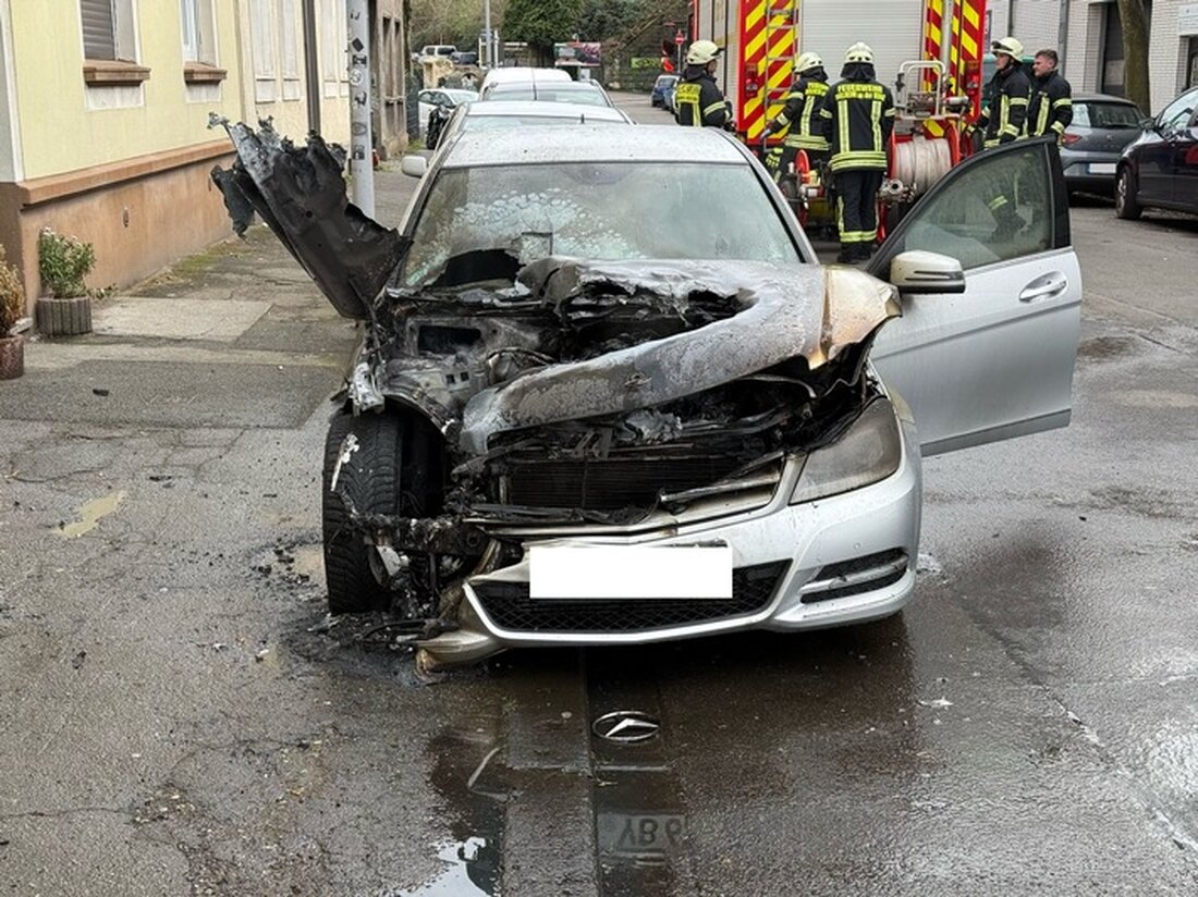 Am Sonntag, den 23. März 2025, rettete die Feuerwehr Mülheim in nur 12 Minuten drei Brände und verhinderte größere Schäden.