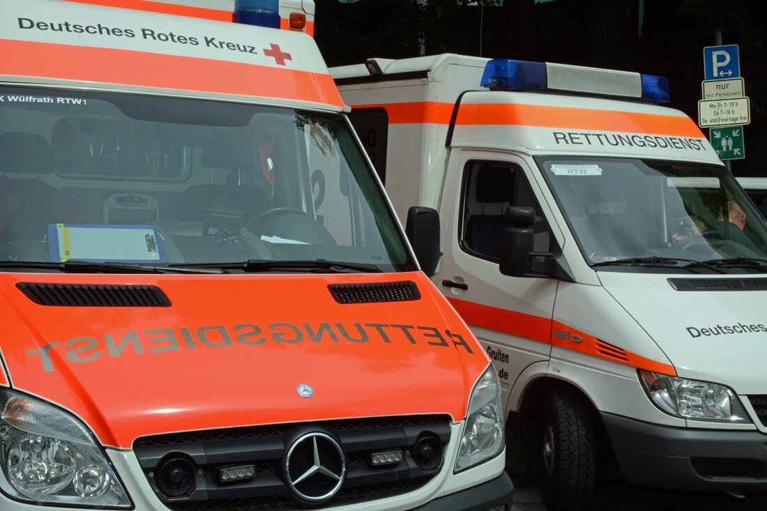 Bei einem Verkehrsunfall in Erkrath am 25. Februar 2025 wurden drei Personen leicht verletzt. Die Polizei ermittelt zum Hergang.