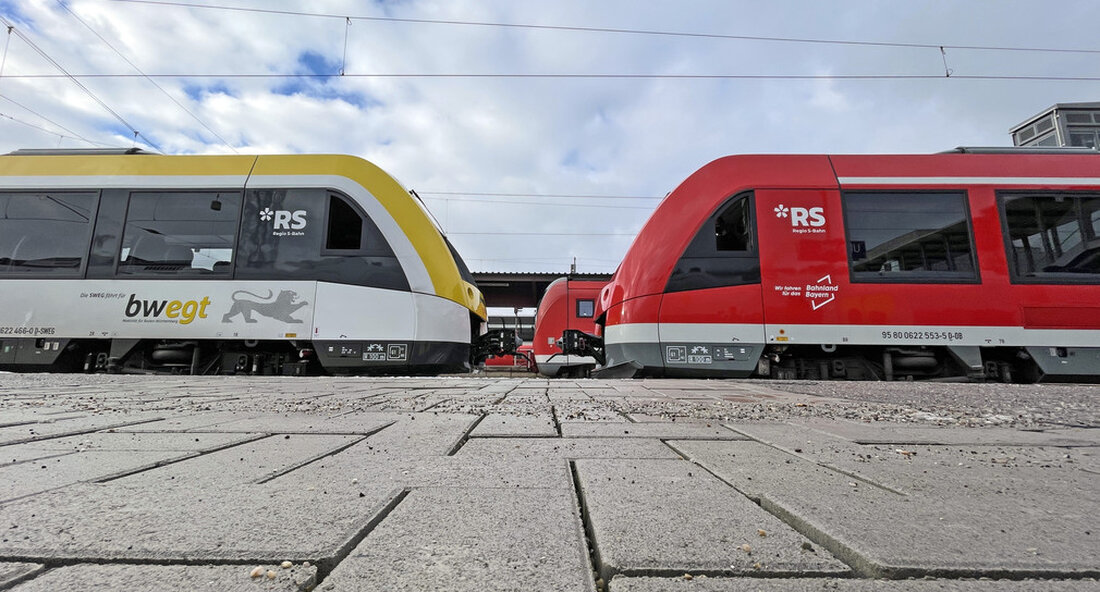 Im Rahmen einer digitalen Pressekonferenz gab Verkehrsminister Winfried Herrmann den offiziellen Start von drei weiteren Linien der Regionalbahn Donau-Iller bekannt. So entsteht ein attraktives und klimafreundliches Angebot per Bahn, ein Mobilitätsangebot zum Umsteigen und Einsteigen. das Regio Stadtbahn (S-Bahn) Donau-Iller nimmt mit Fahrplanwechsel am 12. Dezember den Betrieb auf drei weiteren Linien auf. Im Rahmen einer digitalen Pressekonferenz haben Verkehrsminister Winfried Hermann und der Geschäftsführer von Bayerische Eisenbahngesellschaft, Bärbel Fuchs, und Thorsten Freudenberger, Landrat des Kreises Neu-Ulm und stellvertretender Vorsitzender des Regio-S-Bahn-Vereins Donau-Iller, gaben den Startschuss für das neue Angebot unter dem kürzlich eingeführten Regio-S-Bahn-Logo. Um zwei Uhr morgens Ulmer …
