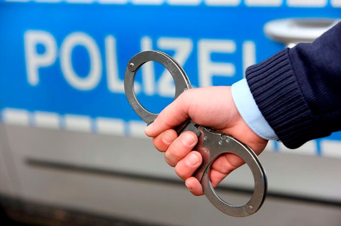 In Wülfrath wurden zwei Polen festgenommen, die verdächtigt werden, einen Autodiebstahl geplant zu haben, mit Beweismitteln im Gepäck.
