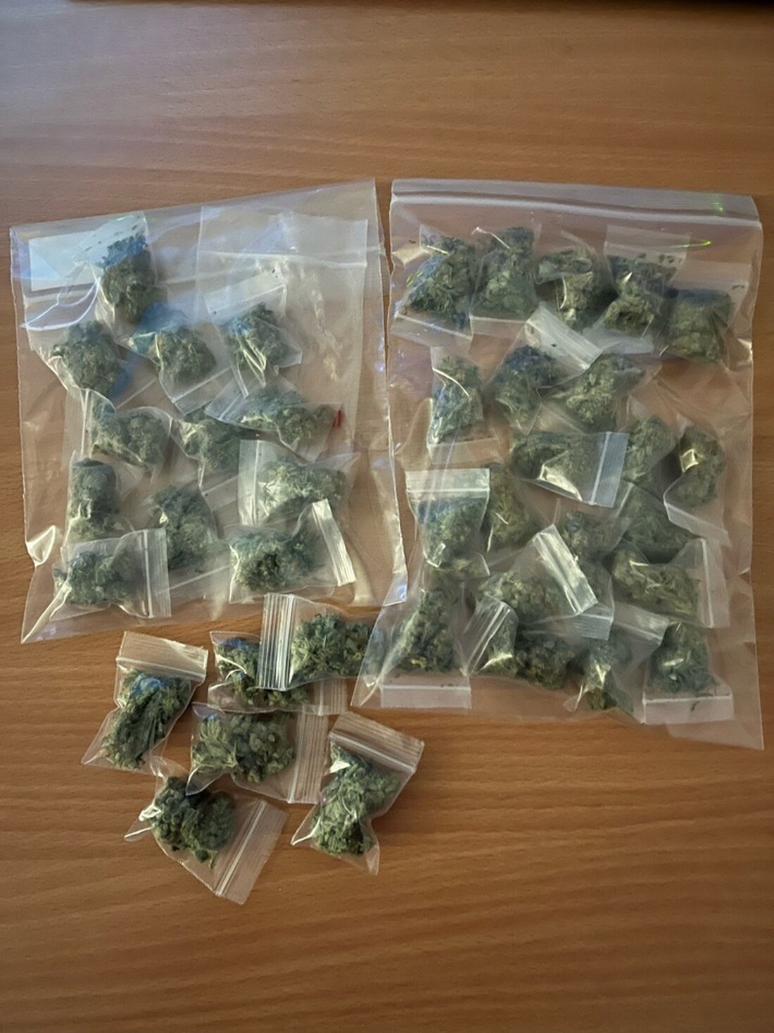 Ein gemeinsamer Schwerpunkteinsatz der Hagener Polizei führte zu über hundert Personenkontrollen, mehreren Haftbefehlen und Drogenfunden.